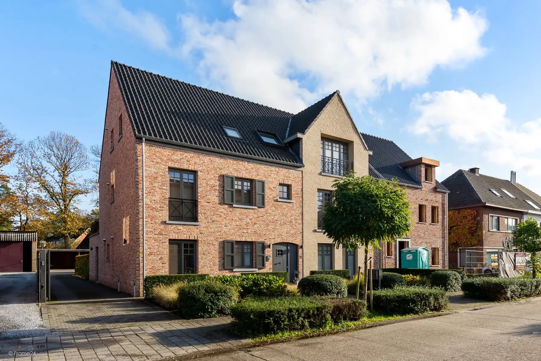 Gelijkvloers app. met tuin in het centrum van 's Gravenwezel. foto {{pictureIndex}}