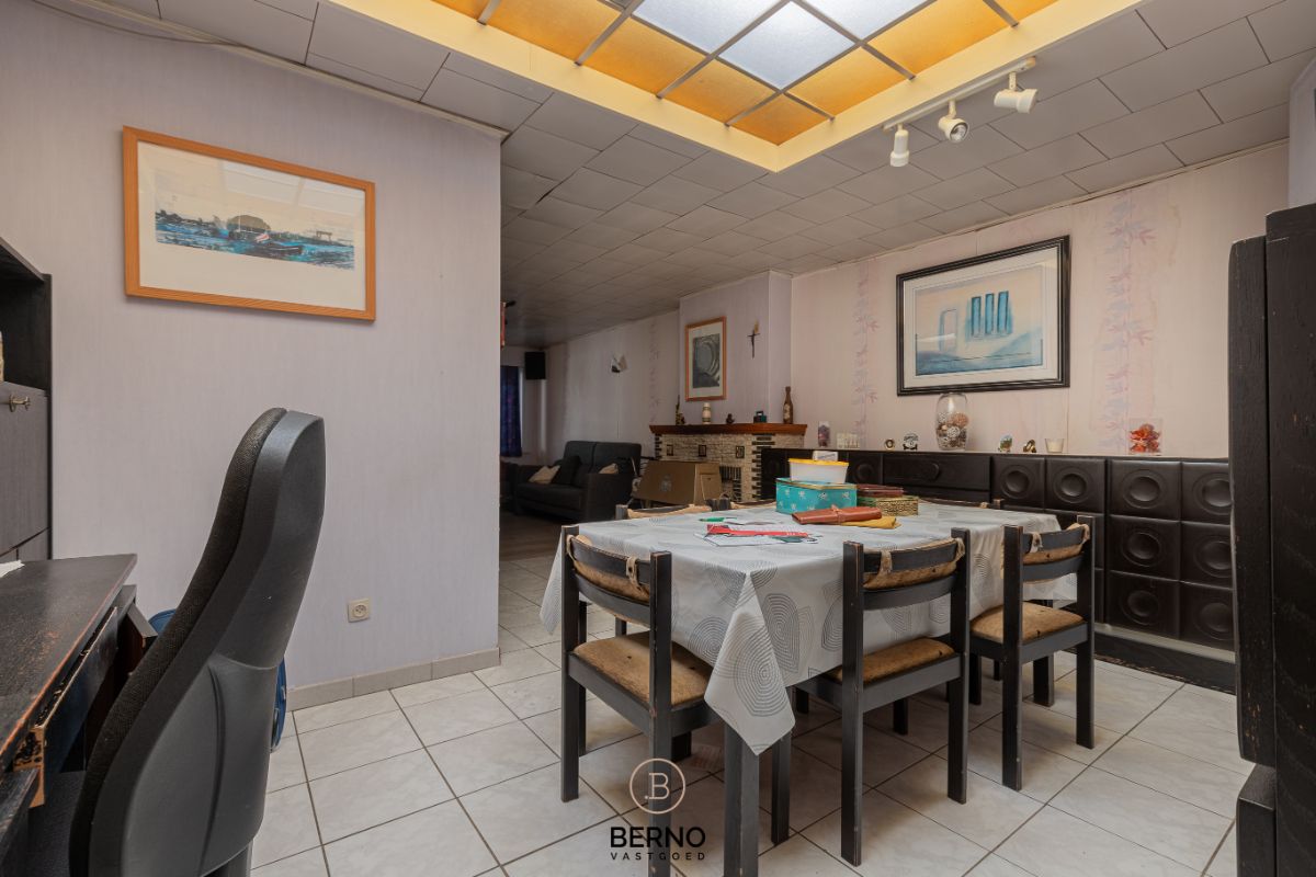 Renovatiewoning met garage en mooie tuin foto 3