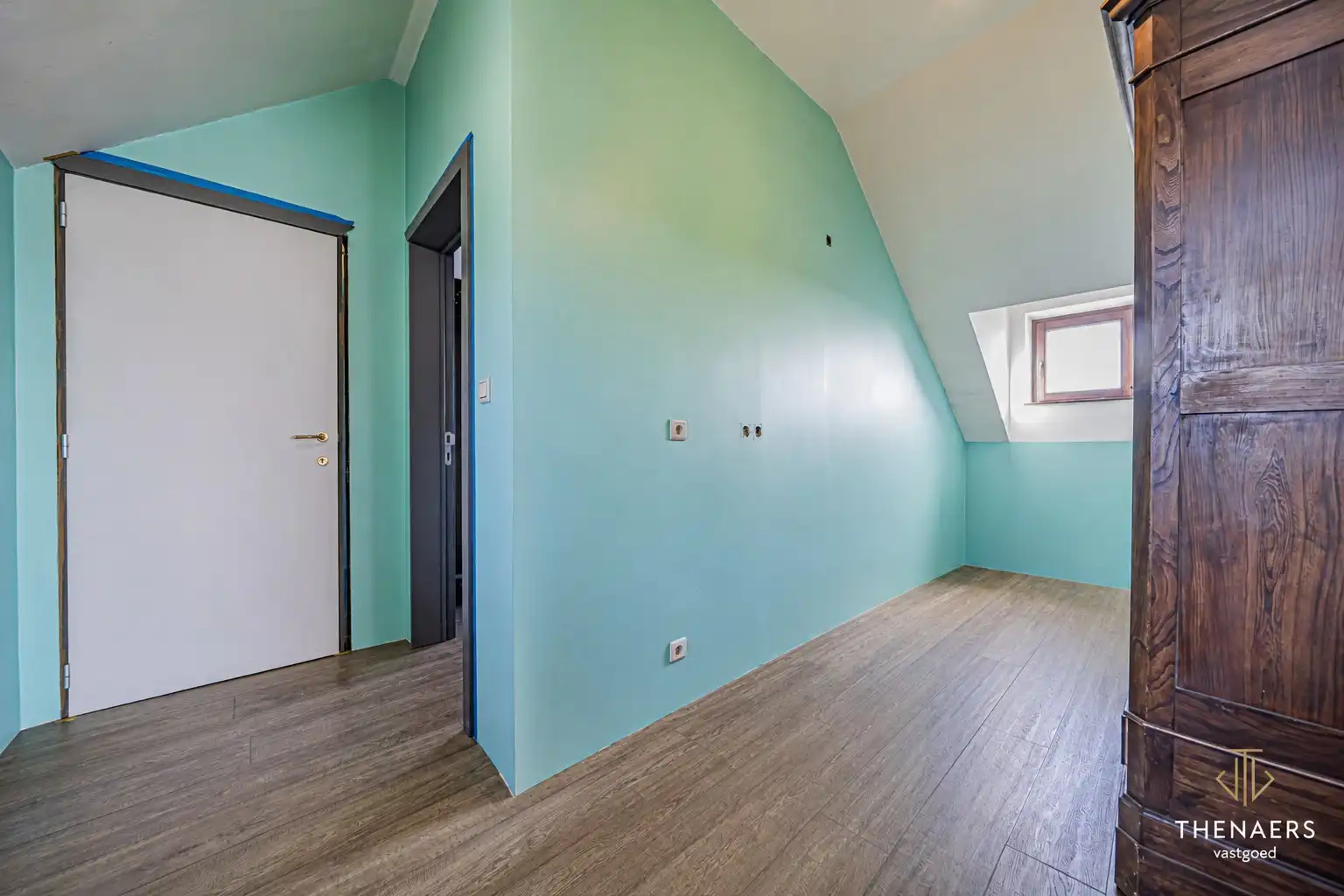 Karaktervolle en uitzonderlijk ruime woning met 5 slpks op&nbsp;een perceel van 36a 60ca. foto 28