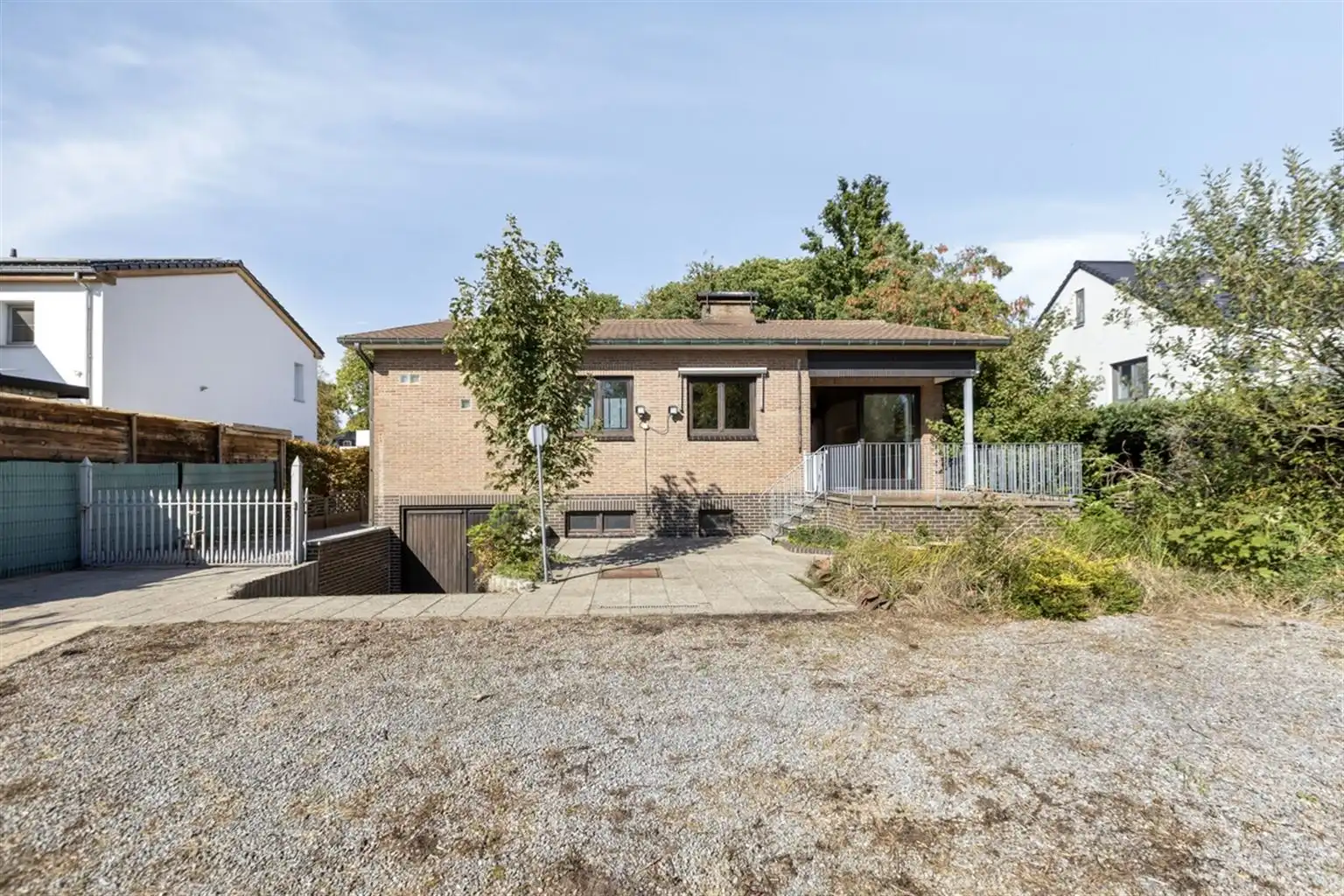 Vrijstaande woning met 3 slaapkamers, ruime tuin en garages op een riant perceel van 9a18ca, rustig gelegen nabij het centrum van Maaseik.  foto 27