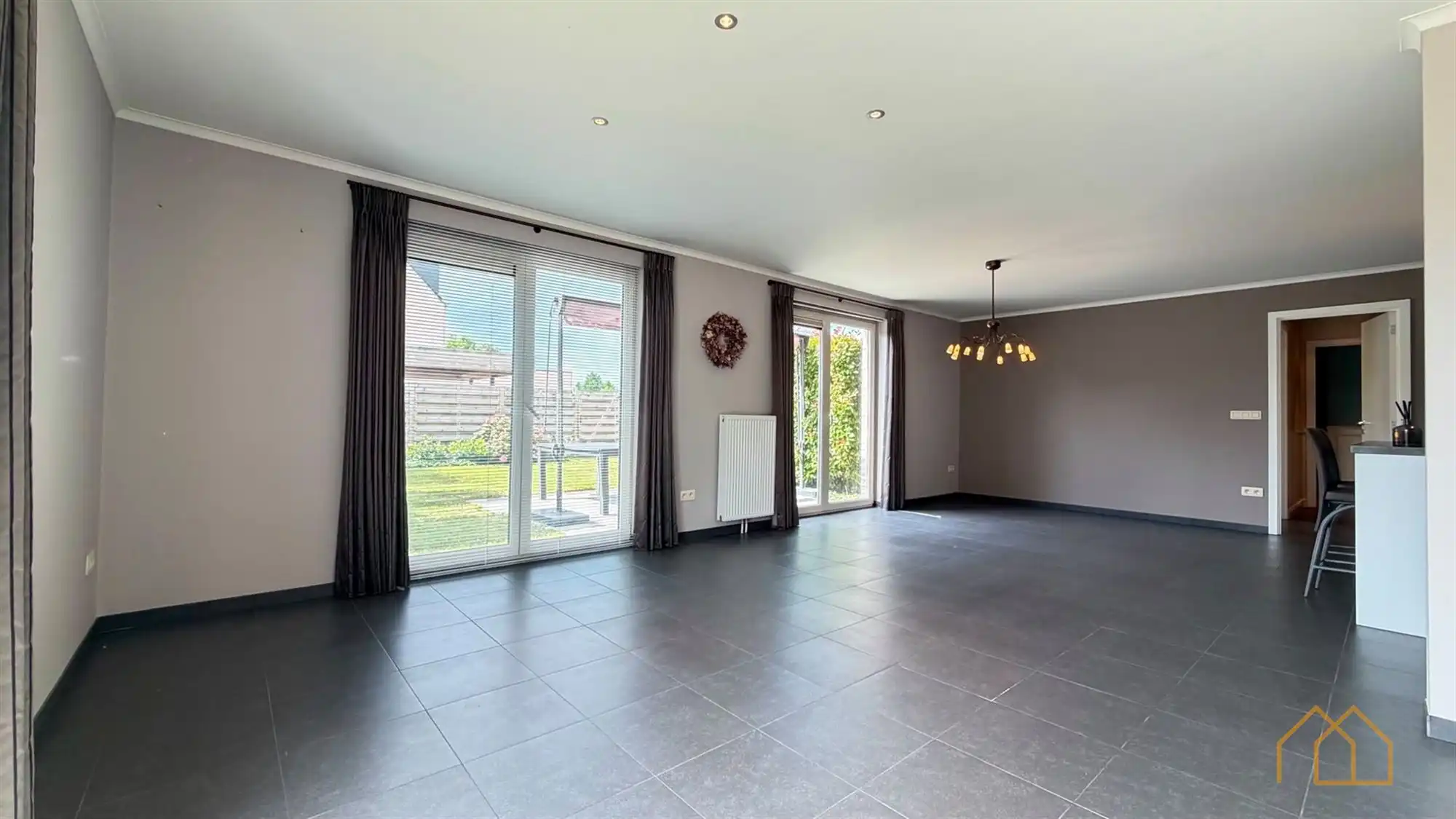 Appartement met tuin, carport en parkeerplaats foto 9