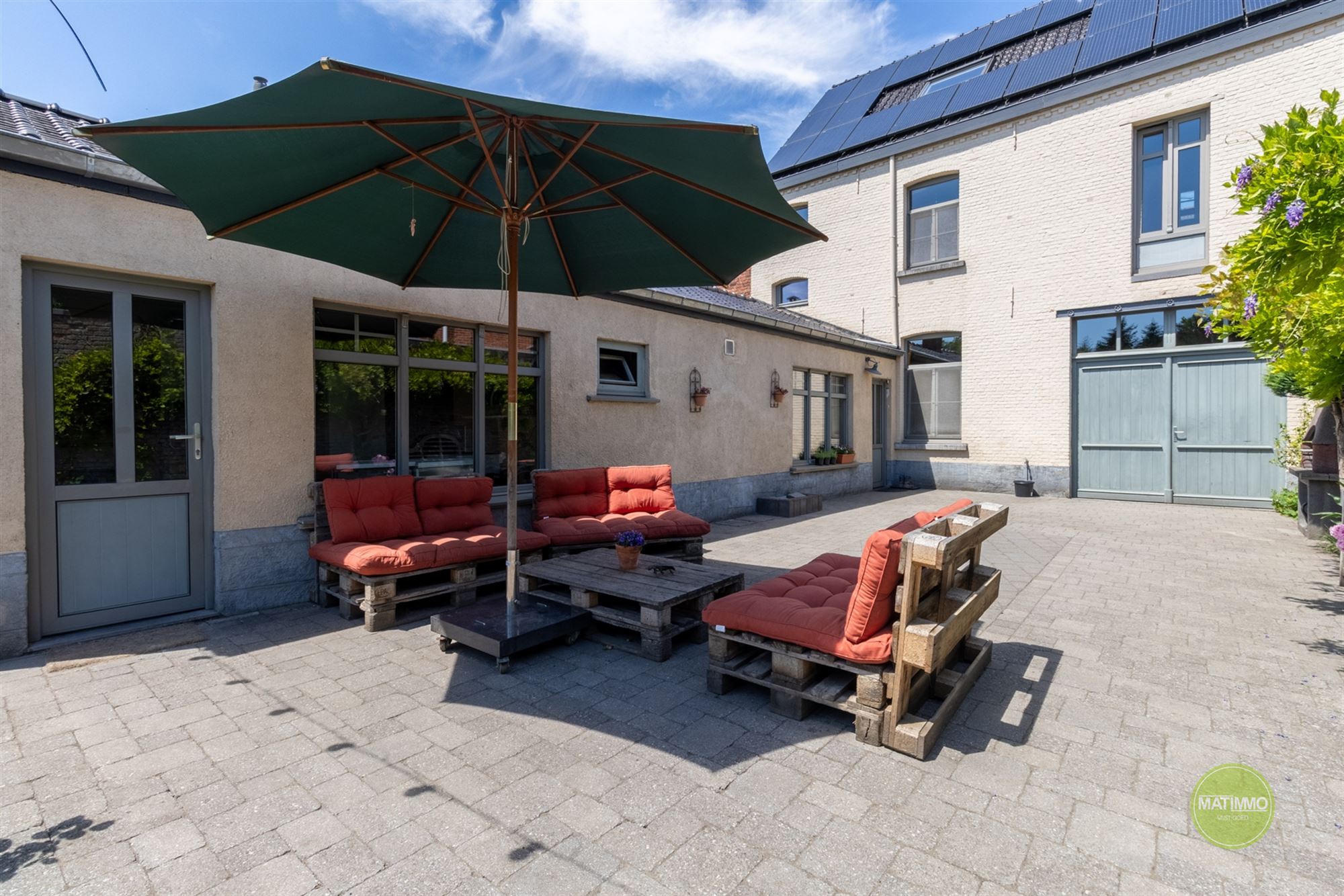 Charmante karakterwoning op een perceel van 2900 m2 in Mol foto {{pictureIndex}}