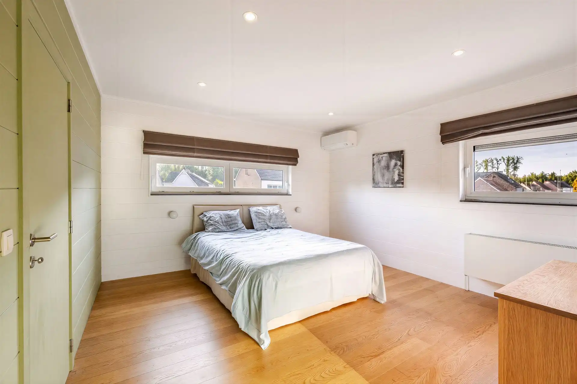 Exclusieve woning met 5 slaapkamers, tennisplein, poolhouse en ruime tuin foto 18
