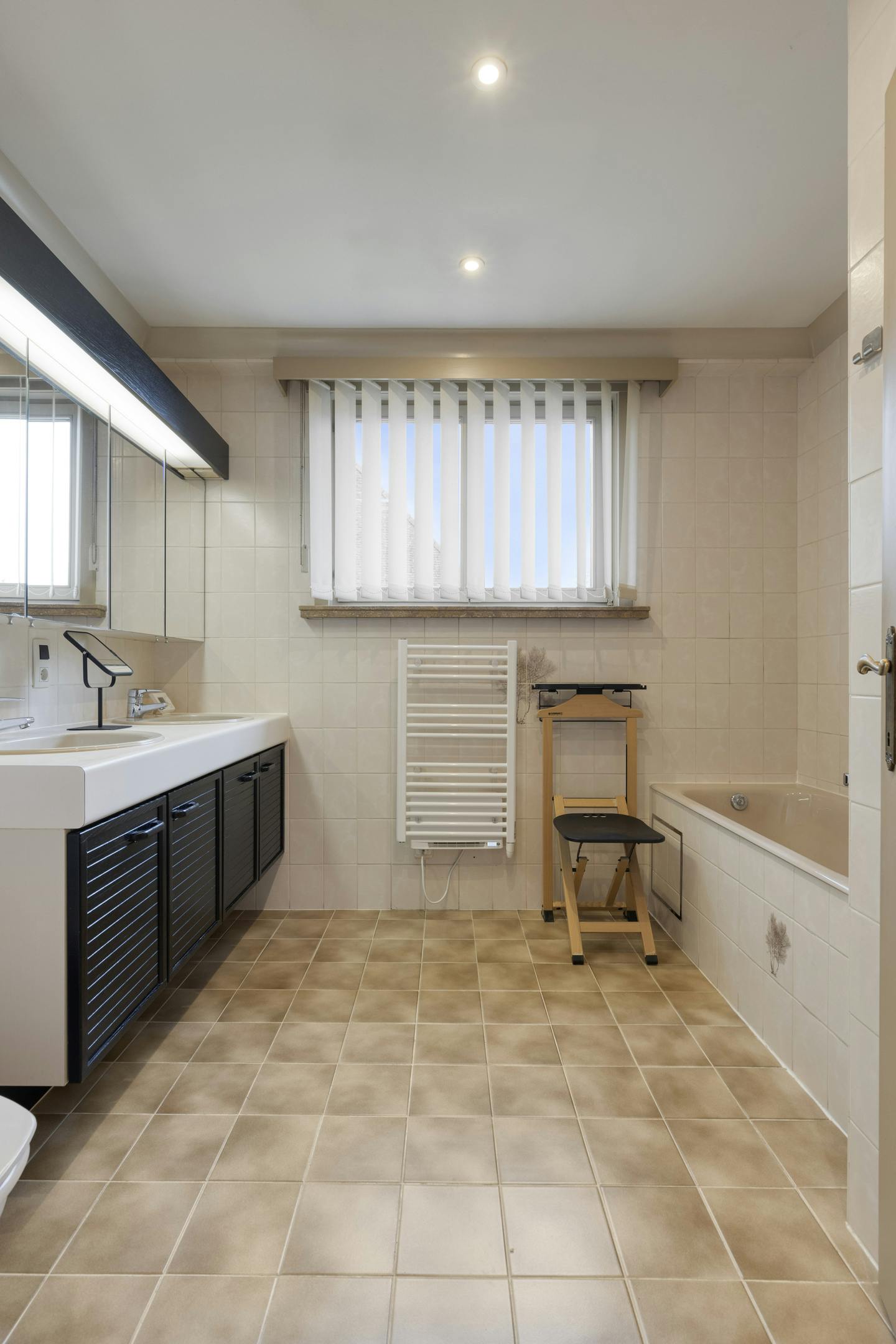 Mooie villa met schitterende tuin in residentiële woonwijk foto 20