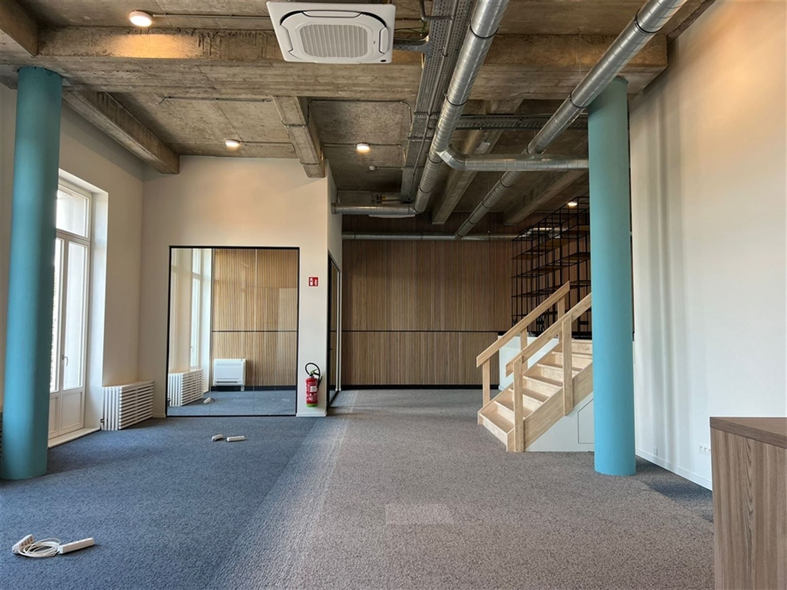 Instapklaar kantoor van 370 m² langs de kaaien met zicht op de Schelde foto 2