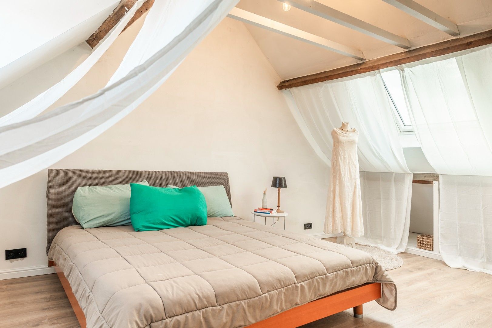 Instapklare woning met magazijn foto 15