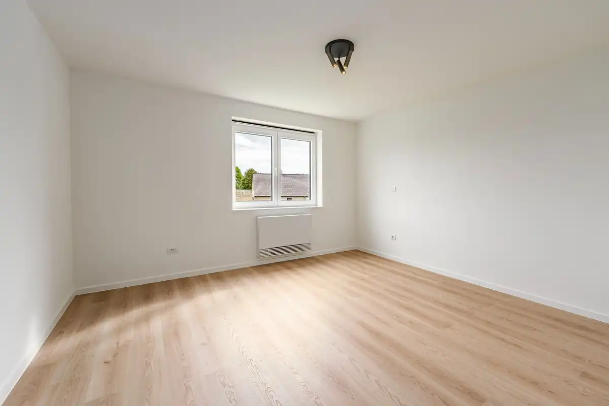 VOLLEDIG AFGEWERKTE MODERNE OPEN NIEUWBOUWWONING TE OOSTDUINKERKE foto 17