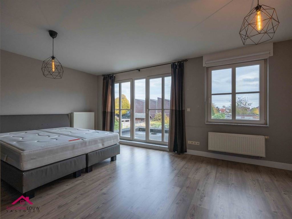 Instapklare ééngezinswoning in gesloten bebouwing foto 21