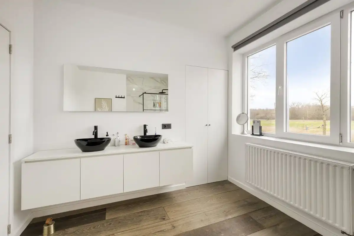 Instapklare halfopen woning te koop in Brugge met ruime tuin foto 12