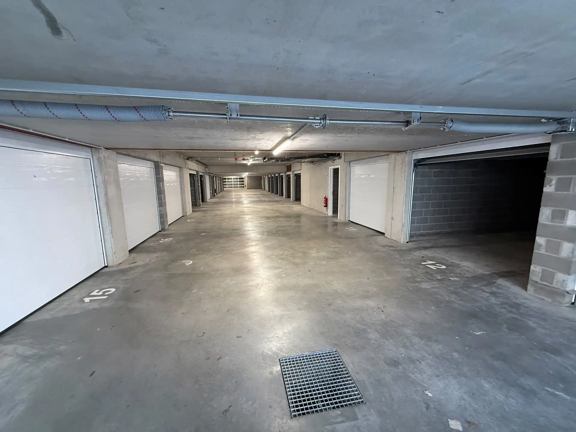 Gelijkvloers appartement met 2 slaapkamers op een Top locatie foto 14