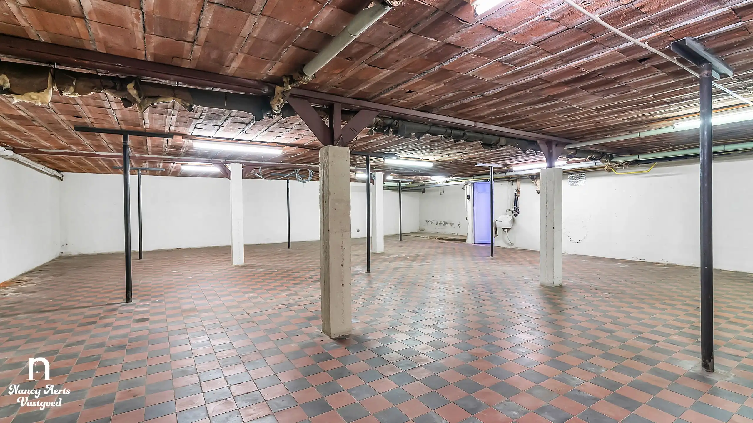 Handelspand van 395 m² in het centrum van Beringen foto 28
