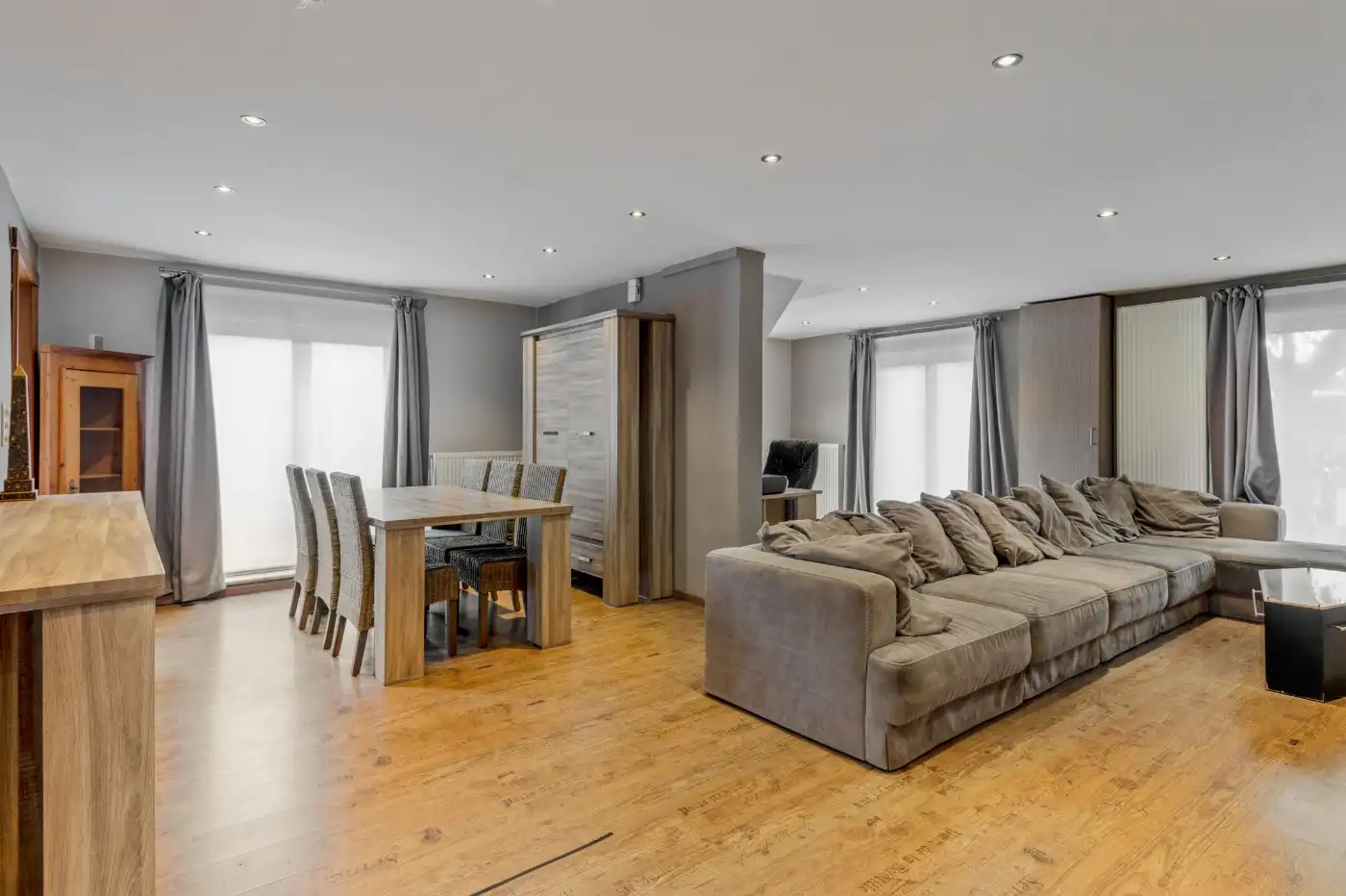 Instapklare woning met 3 slpk., tuin en magazijn te Nijlen foto 2