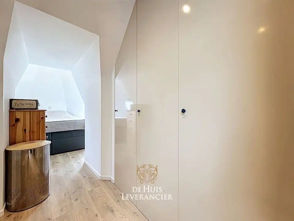 Uw eigen plek aan zee: stijlvol duplex-appartement met 3 slpks in het hart van Koksijde foto 22