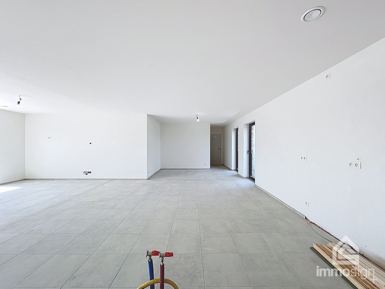 Instapklaar nieuwbouw appartement met 2 slaapkamers, terras, autostaanplaats en berging te Kinrooi foto 7