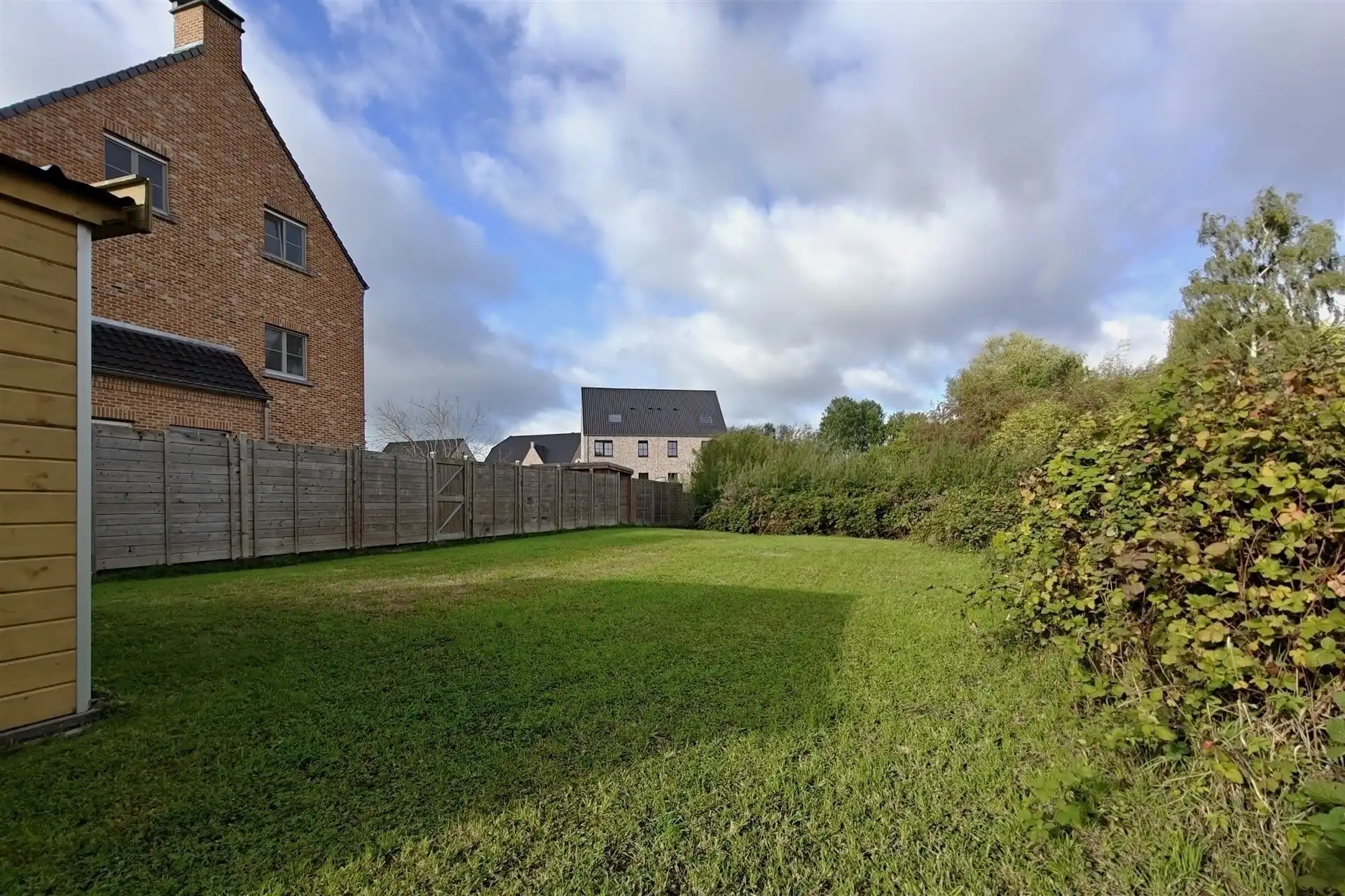 Ruime duplex (197m²) in een residentiële woonwijk te Munsterbilzen foto 4