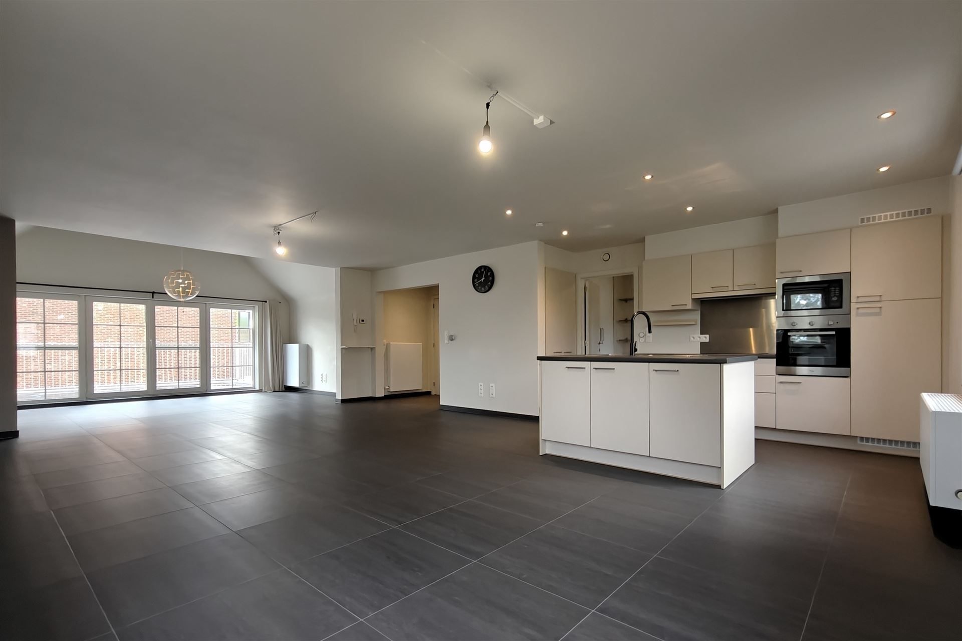 Ruime duplex (197m²) in een residentiële woonwijk te Munsterbilzen foto 4