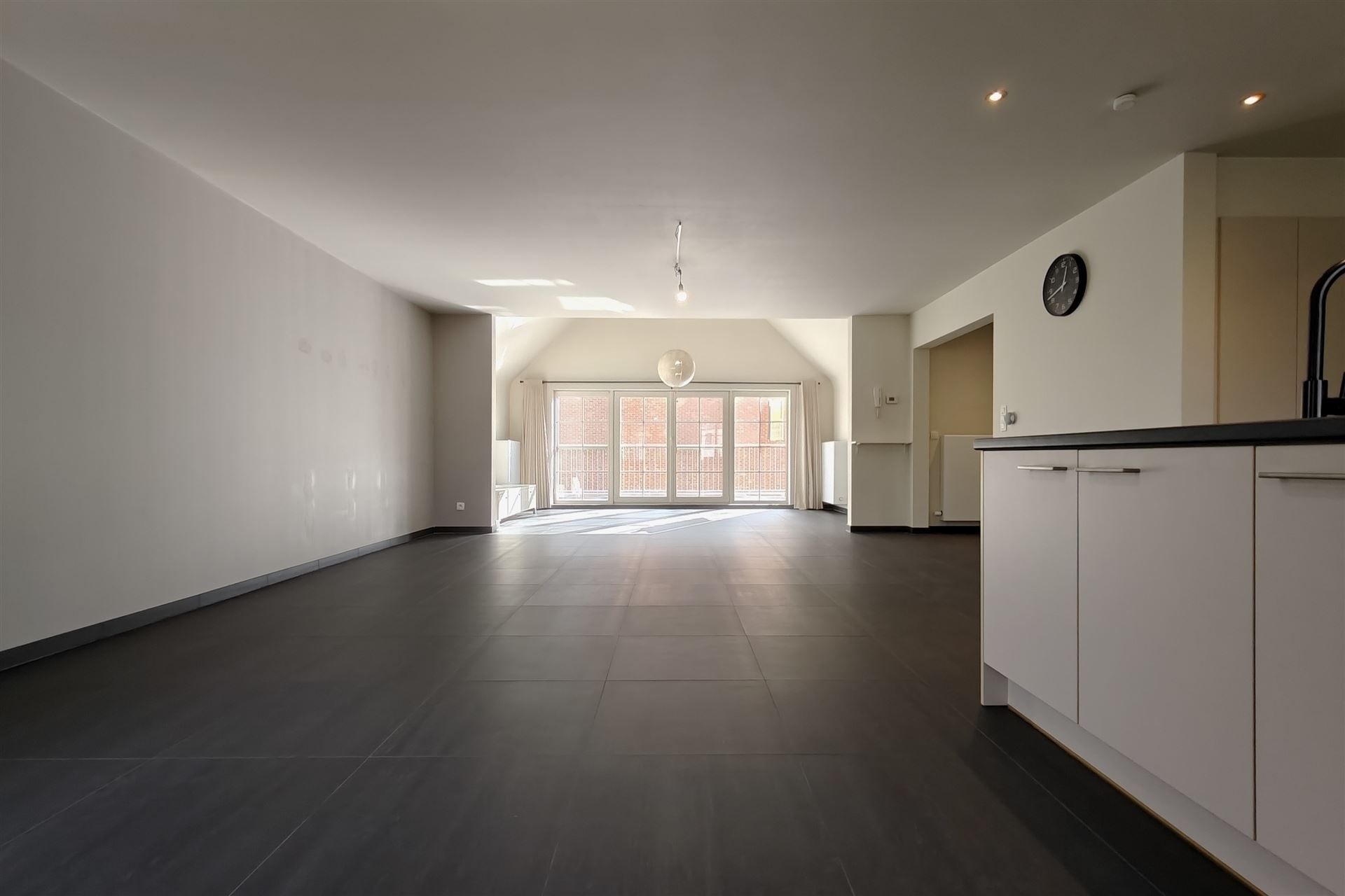 Ruime duplex (197m²) in een residentiële woonwijk te Munsterbilzen foto 4
