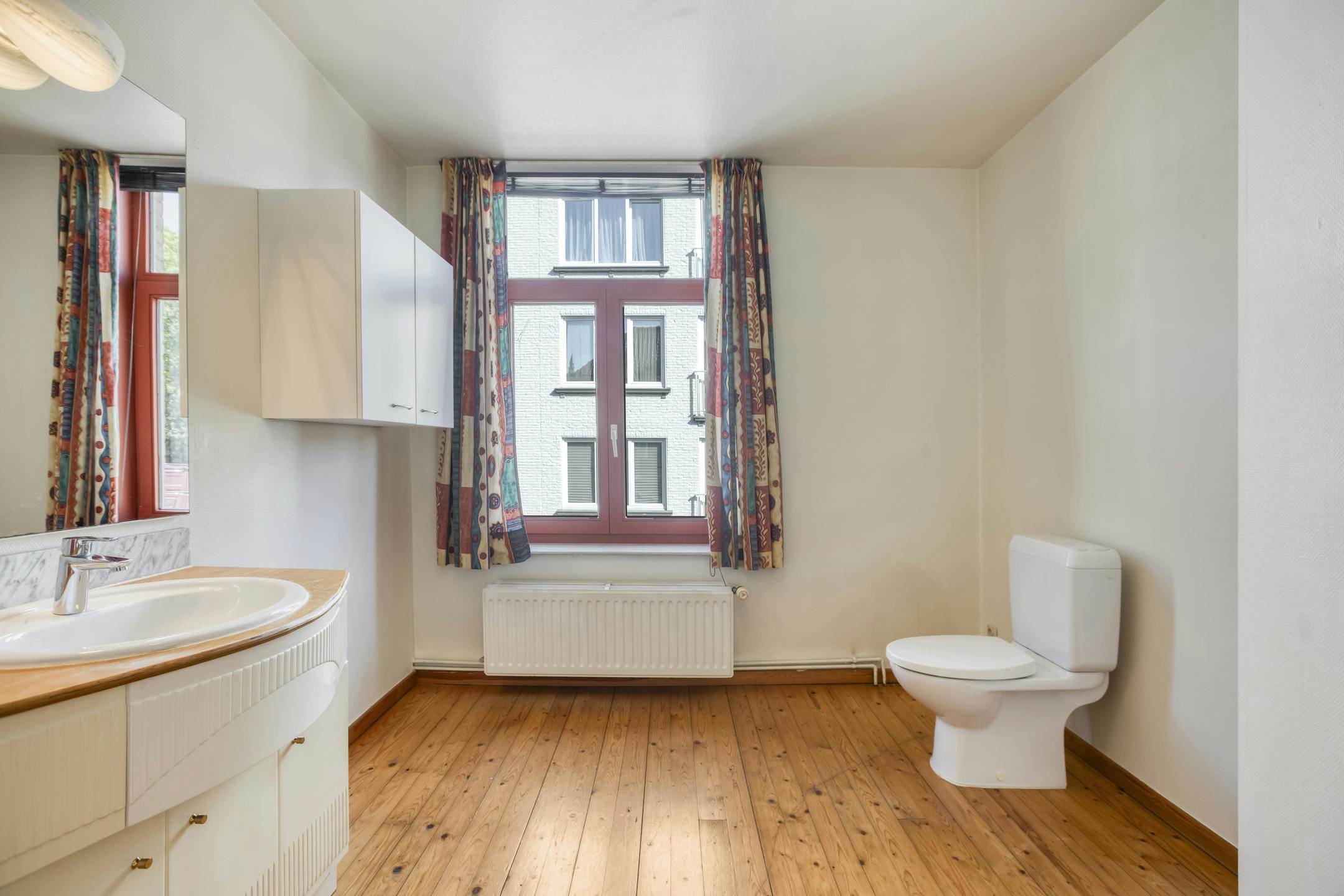 Instapklaar huis te koop in Ieper centrum foto 18