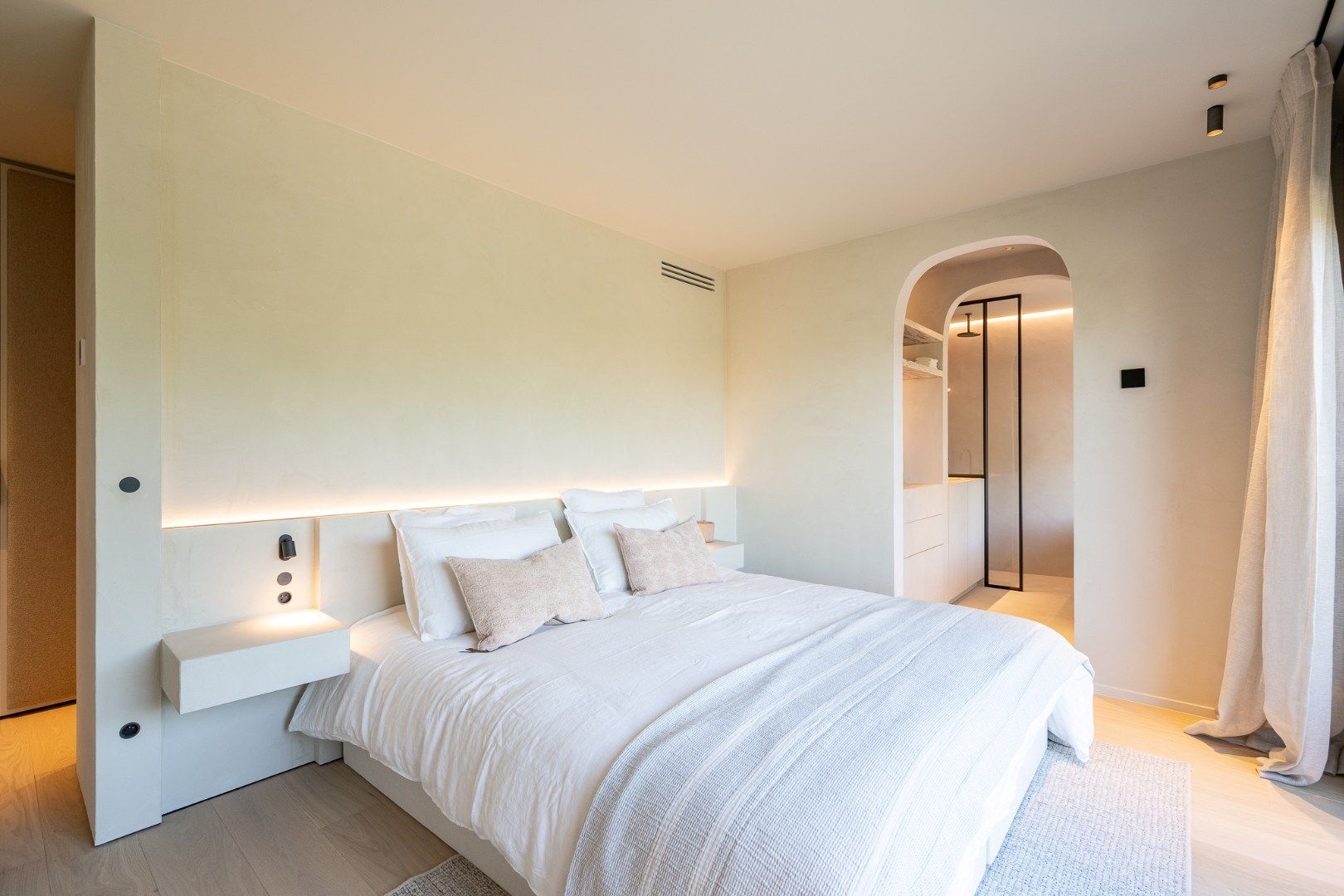 Stijlvol gerenoveerde villa op toplocatie in Duinbergen foto 15