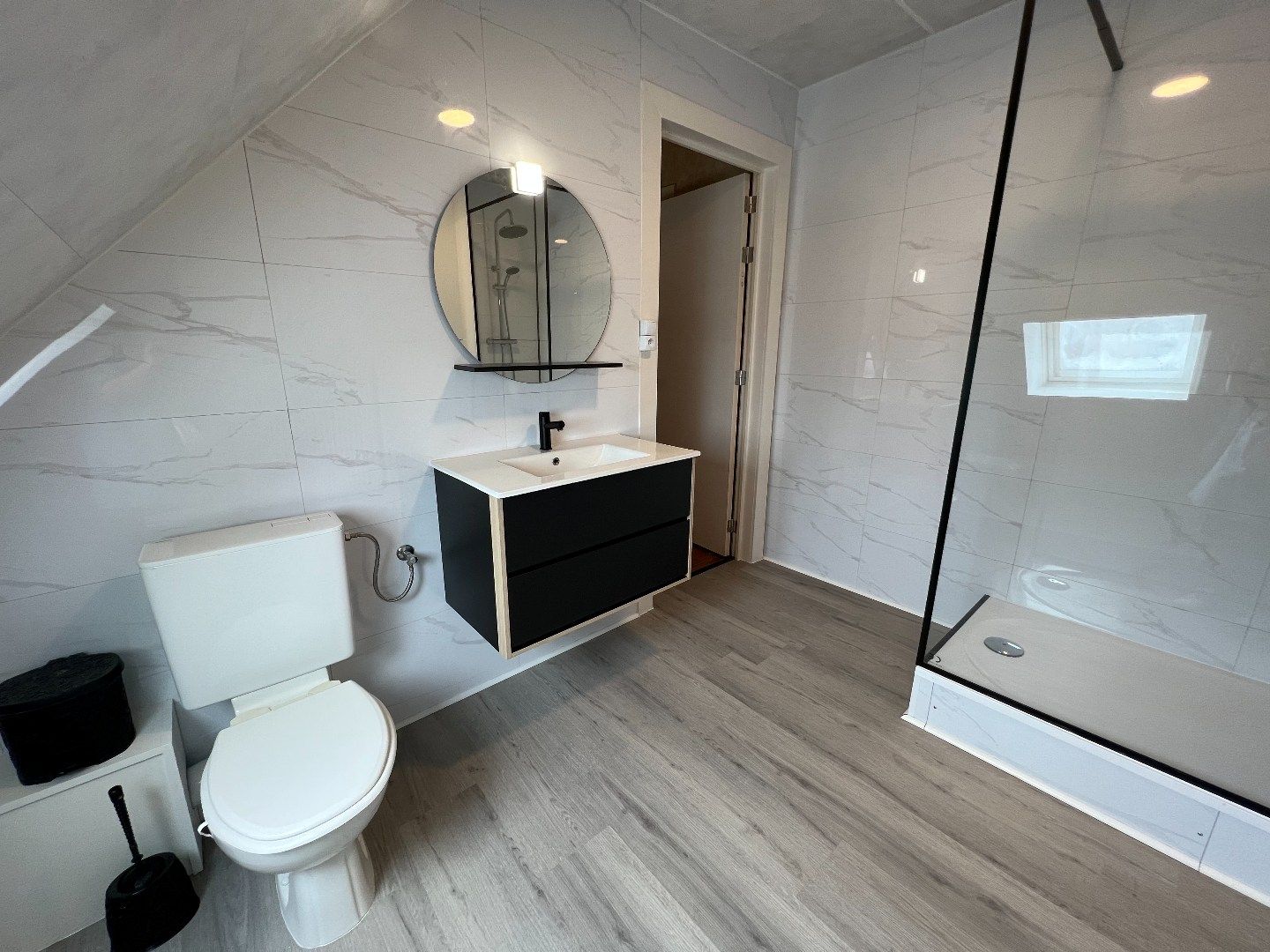 GEMEUBELD DUPLEX-APPARTEMENT MET 1 SLAAPKAMER IN IEPER foto 8