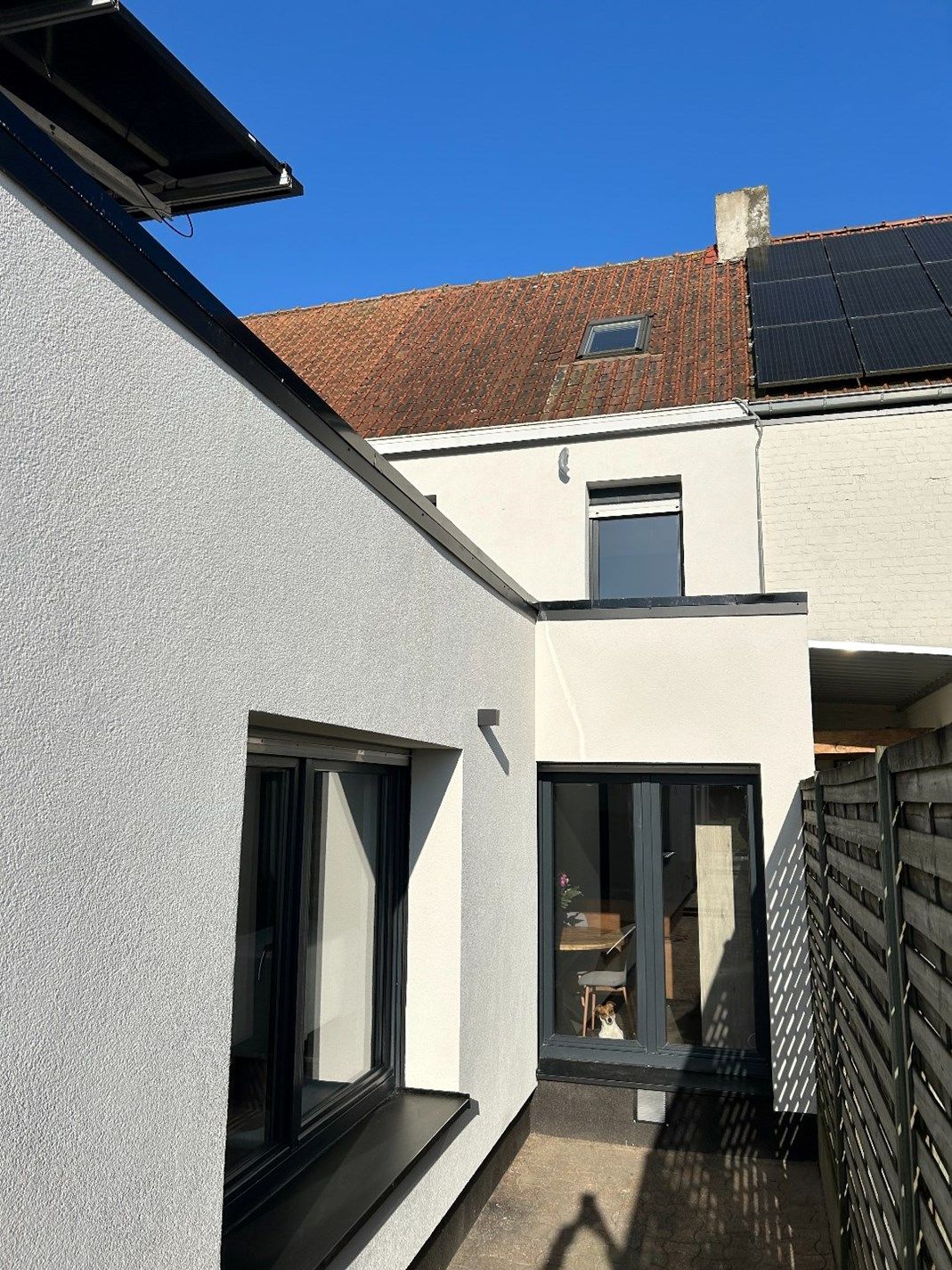 Instapklare rijwoning met veel bergruimte TE KOOP  in het bruisende Waregem. foto 16