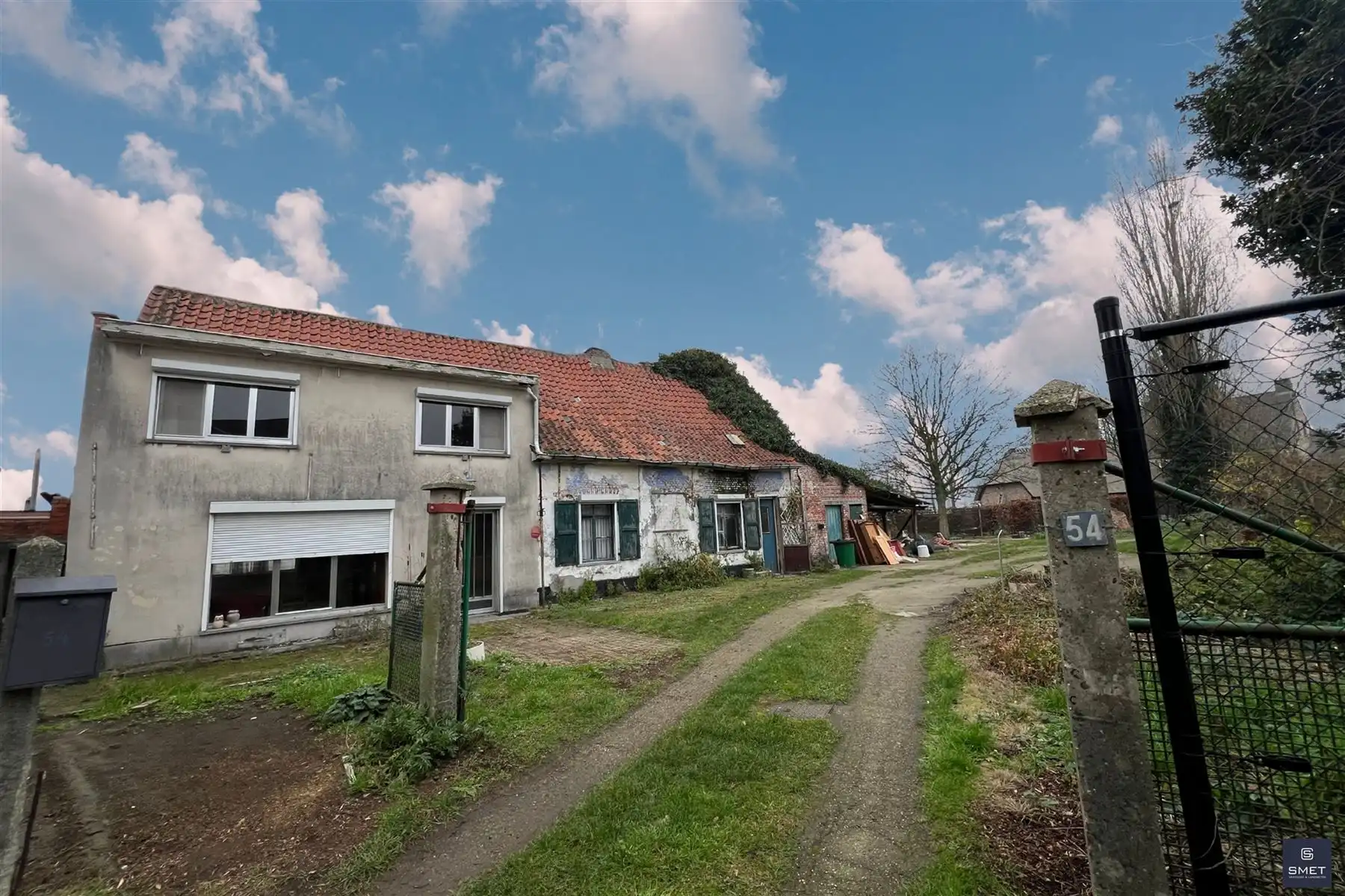 Hoofdfoto van de publicatie: VOLLEDIG TE RENOVEREN OB IN HARTJE BEVEREN !