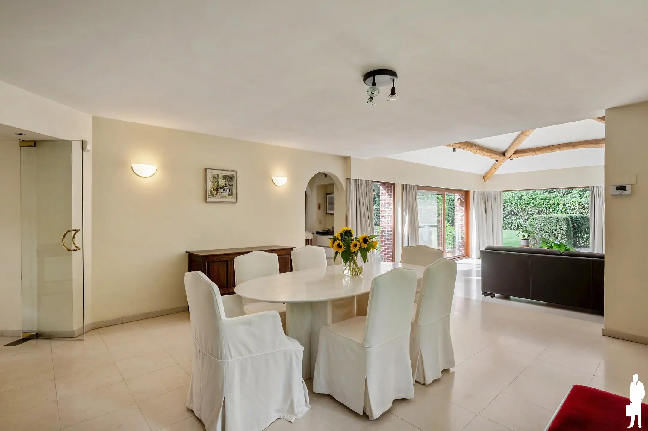 Karaktervolle gelijkvloerse villa op ca. 2.000 m² in zeer rustige, gegeerde en autoluwe wijk Dennendael en dichtbij het natuurgebied foto 10
