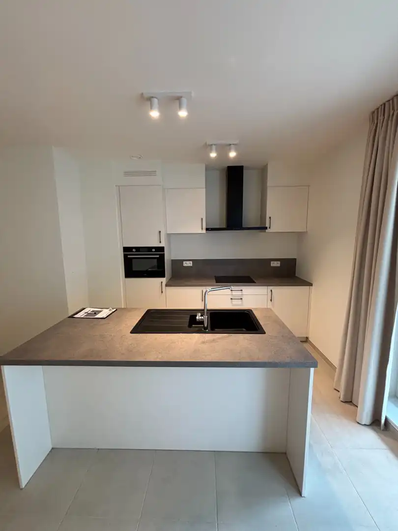 Nieuwbouw 2-slaapkamerappartement met terras foto 26