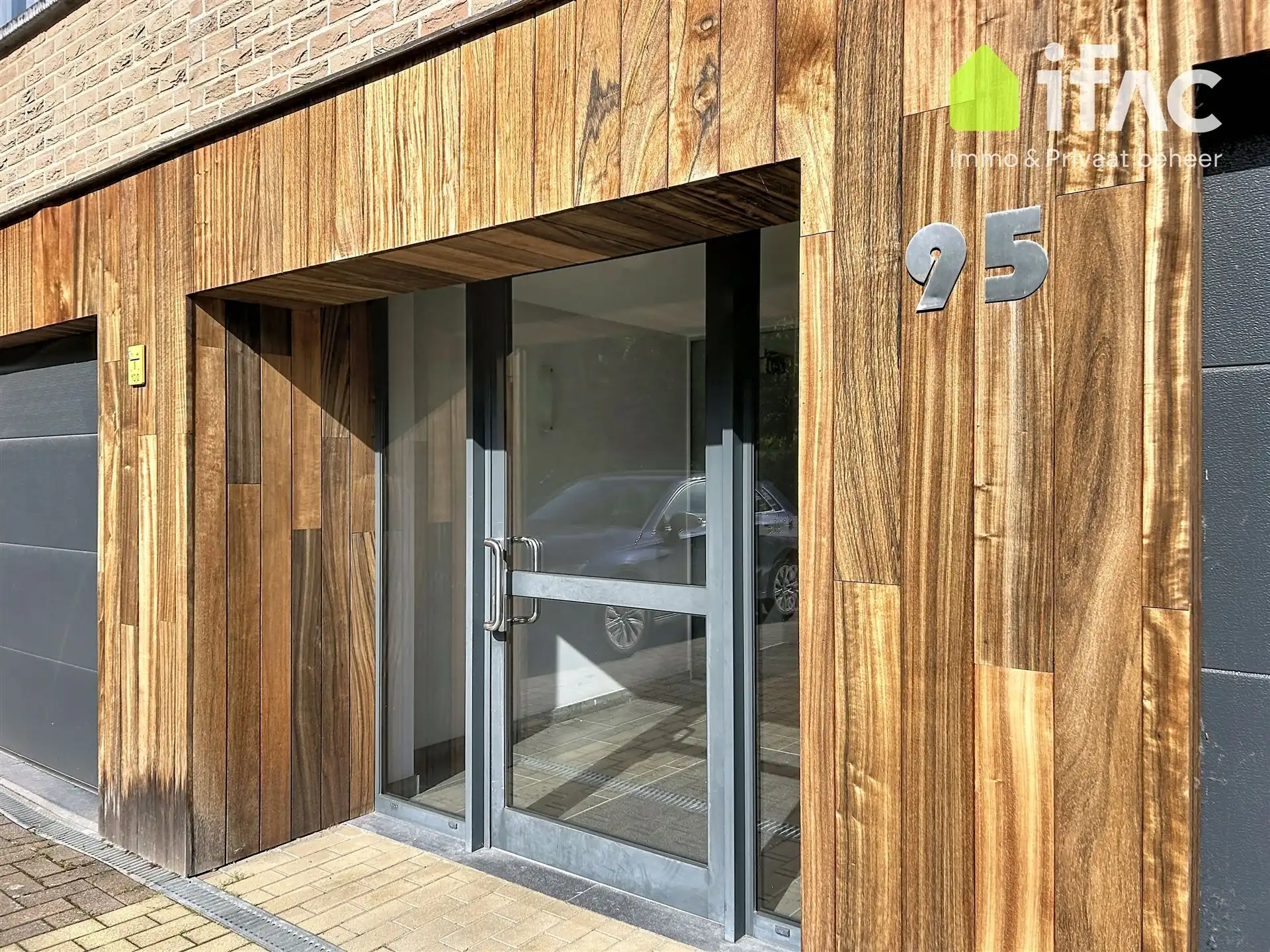 Prachtige duplex met 3 slaapkamers, garage en tuin foto 2