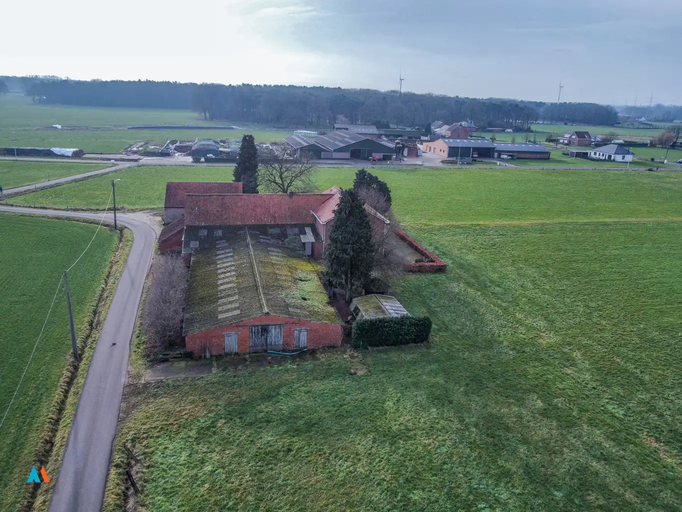 Boerderij met stallen op 1 ha foto 31