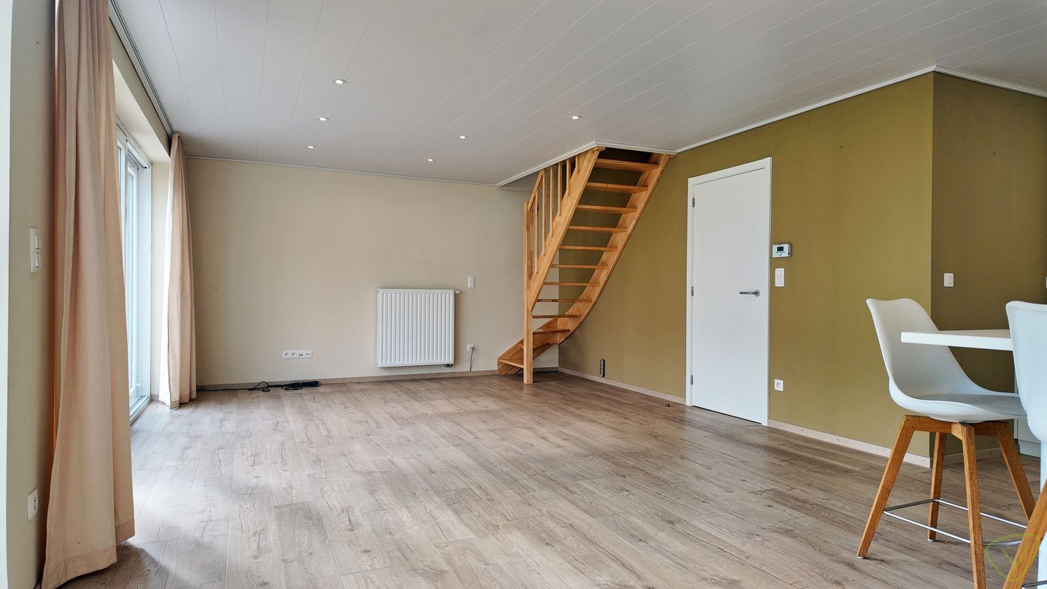 Charmant gerenoveerde woning gelegen te Adegem! foto 4