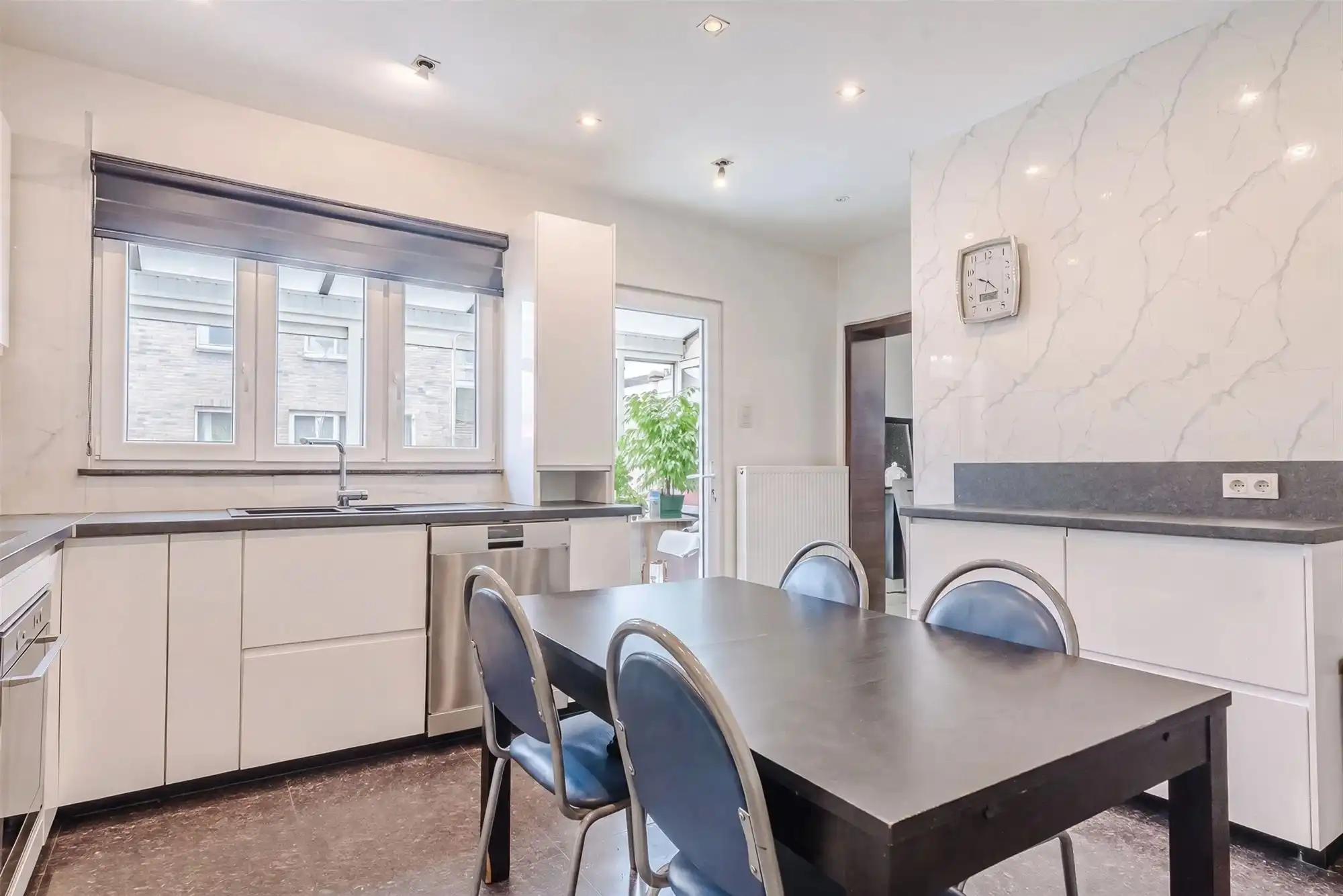 instapklare 3 gevelhuis op 945 m² met 6 slpks en 4 garages foto 11
