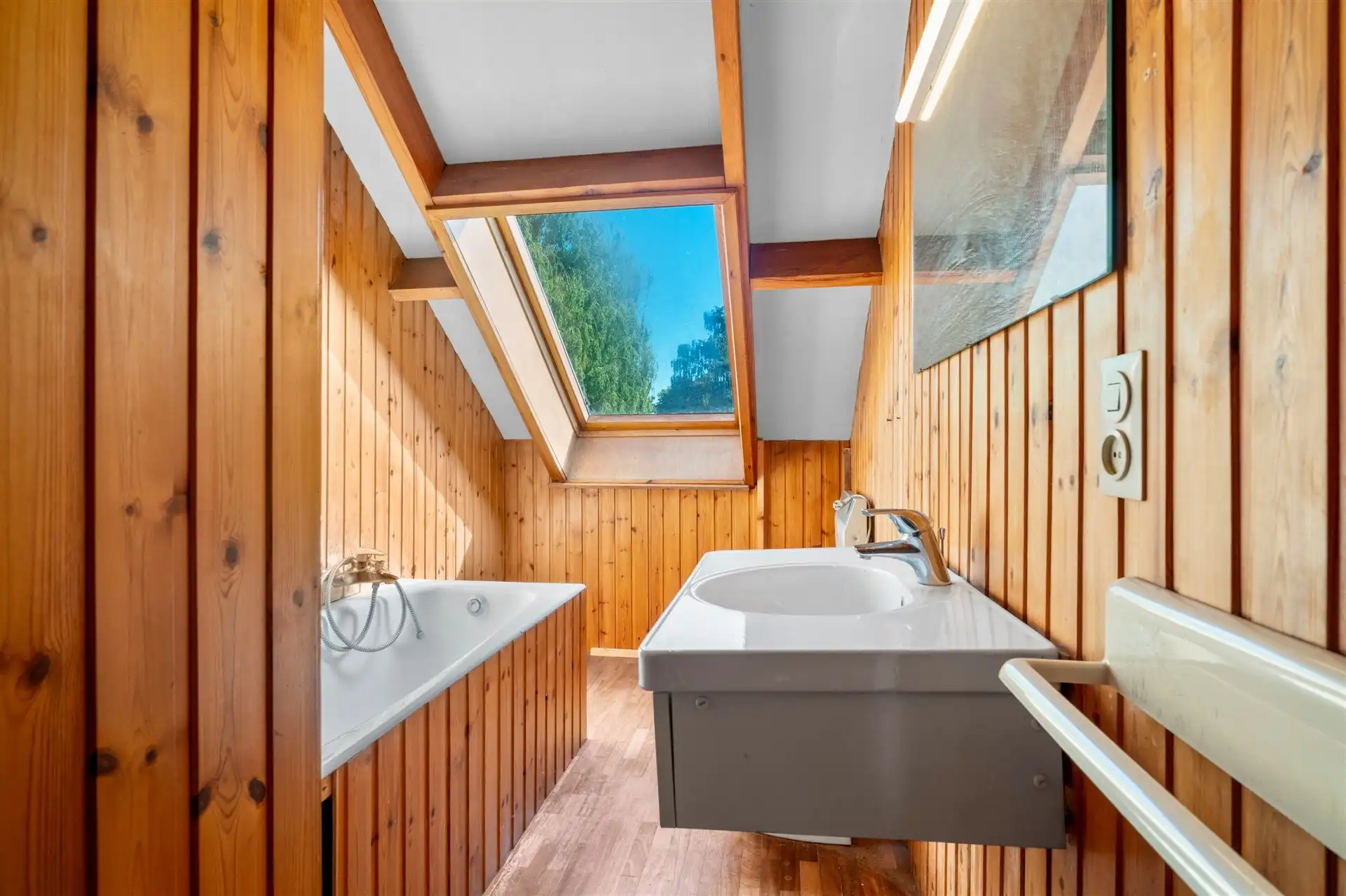 Bijzonder unieke villa op zeer ruim perceel foto 19