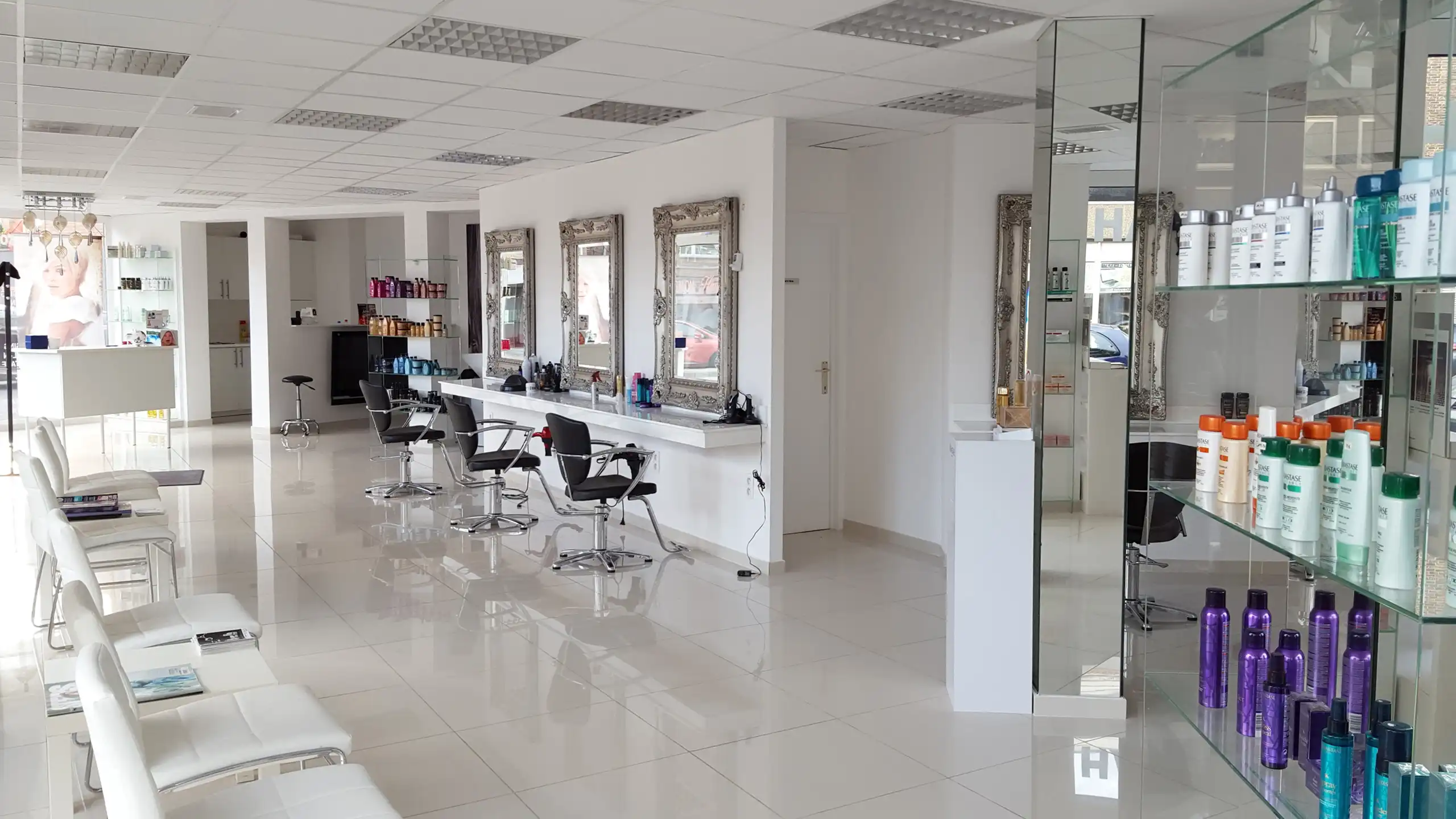 Opbrengsteigendom met handelsruimte en 2 grote appartementen foto 6