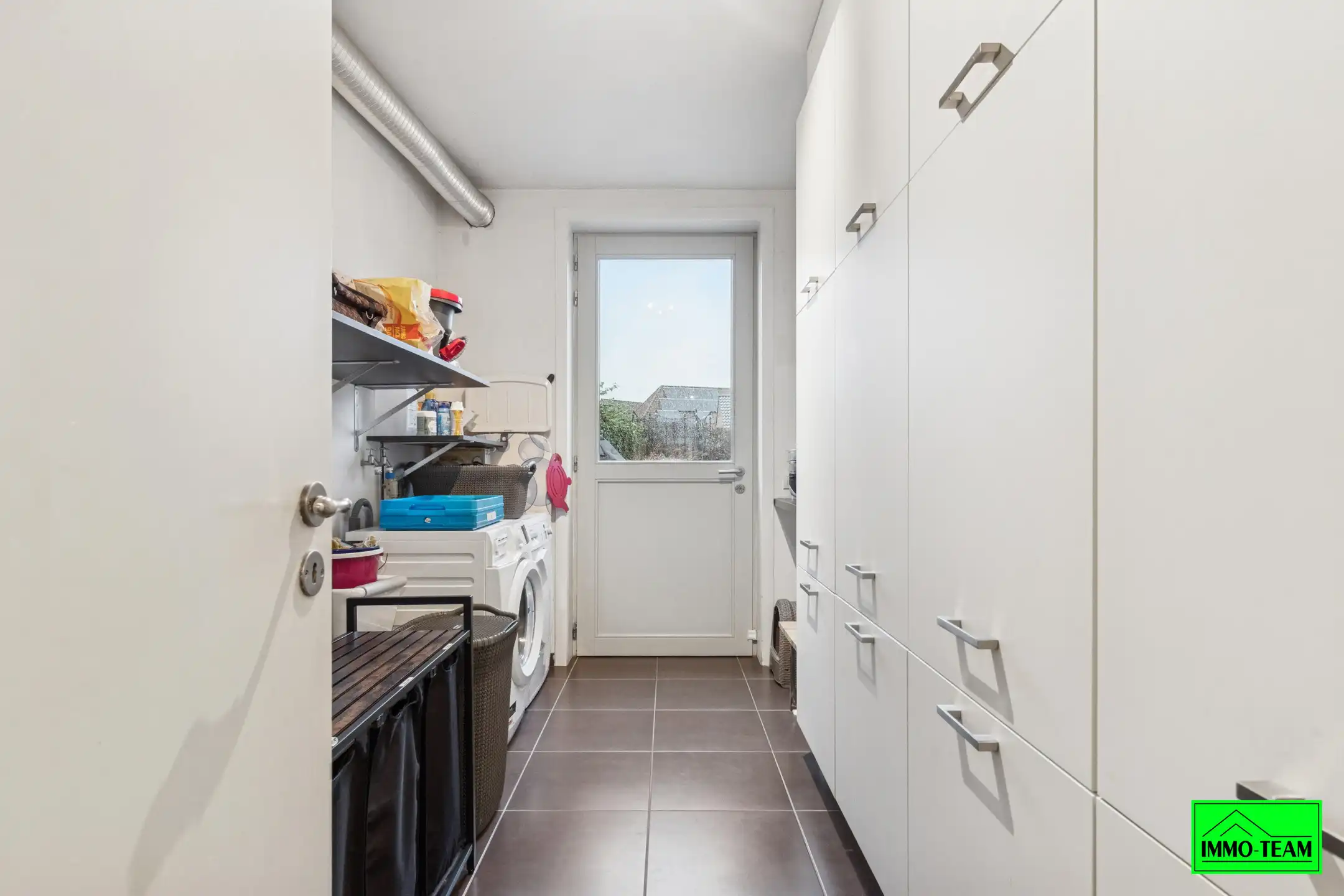 Gezellige  2-gevelwoning met 3 slks, tuin en garage foto 9