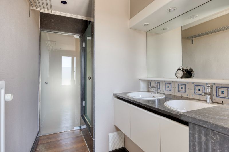 Karaktervolle woning met grote tuin en achteruitweg foto 27