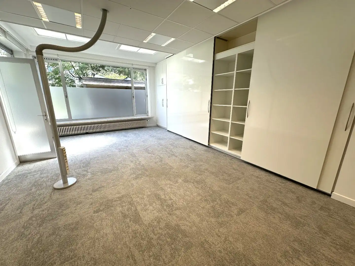 Instapklare kantoorruimte (+/- 100 m²) met 2 parkeerplaatsen, Torhout centrum foto 4