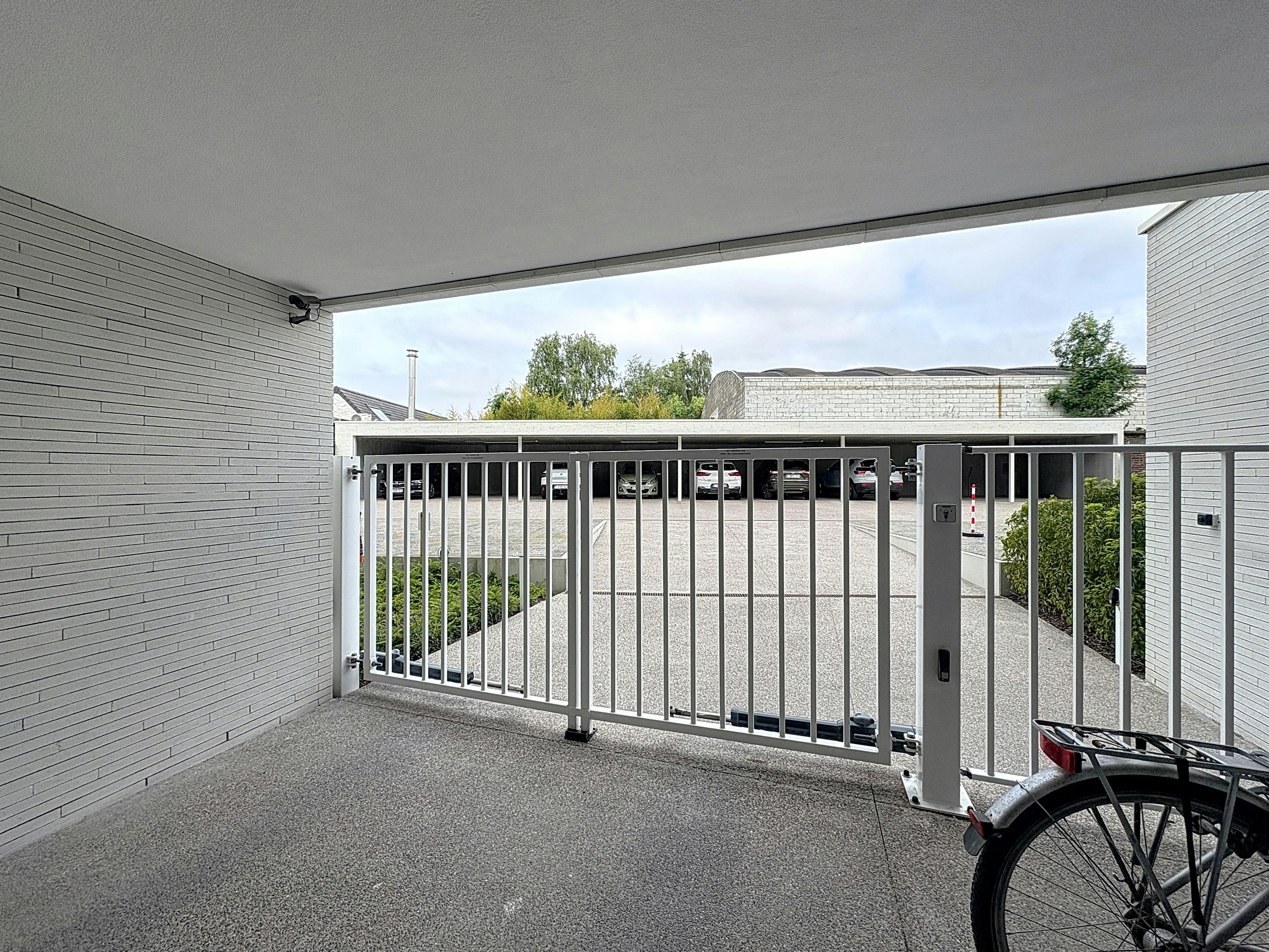 Private staanplaats te koop in centrum Waregem foto 8