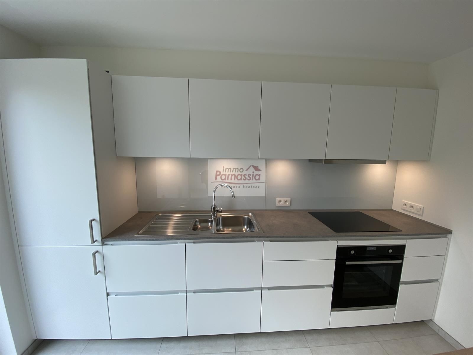 Volledig gerenoveerd appartement met gemeenschappelijke tuin foto 9