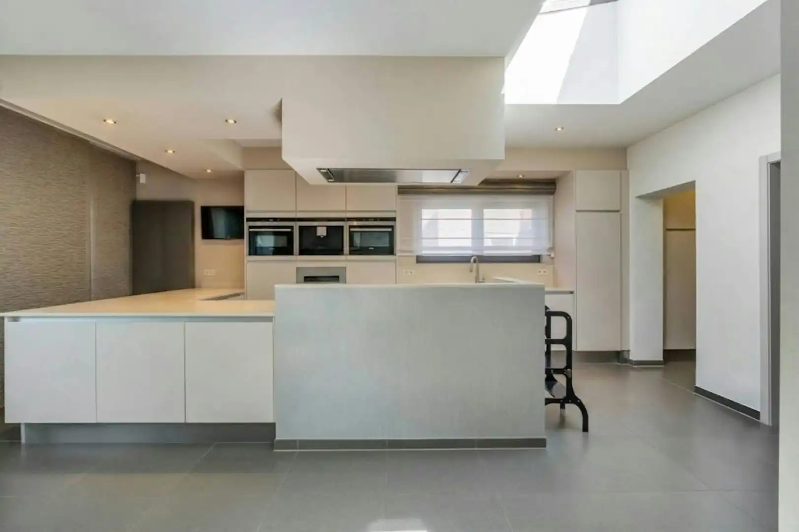 Gerenoveerde woning met praktijkruimte en 4 slaapkamers centrum Diepenbeek foto 4