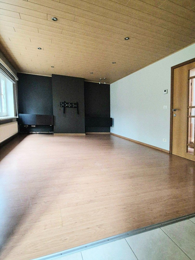 Instapklare woning met 2 slaapkamers gelegen aan het park te Maldegem. foto 2