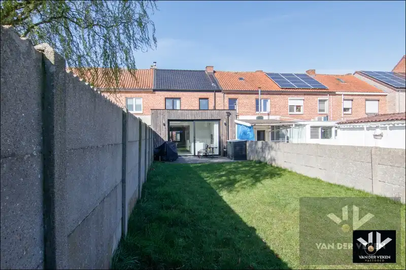 Volledig gerenoveerde en instapklare woning met gezellige stadstuin foto 20