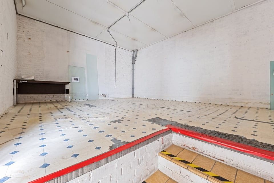 ICONISCH HANDELSPAND MET LUXUEUZE WOONST OP DE GROTE MARKT VAN SINT-TRUIDEN foto 30