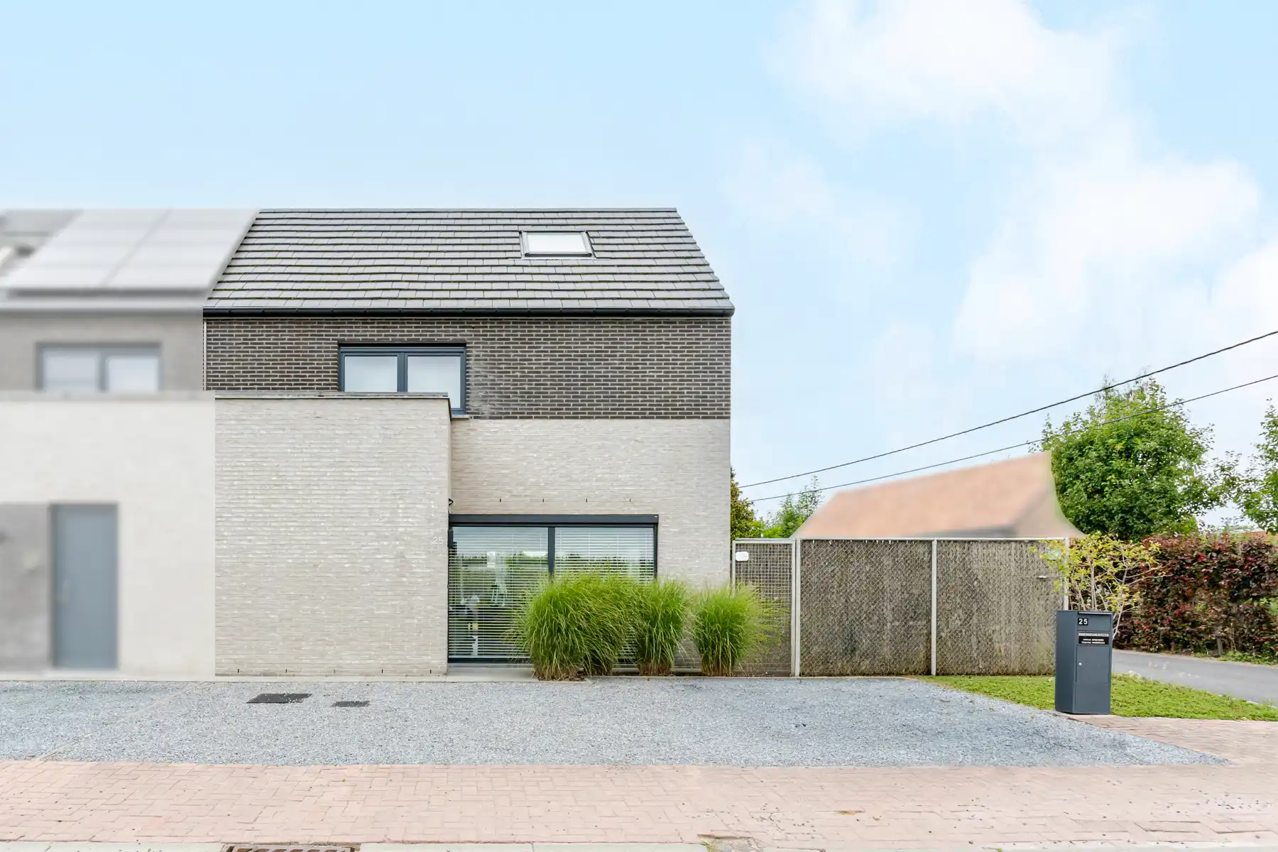 Gezellige recente halfopen bebouwing met tuin en staanplaatsen foto 6