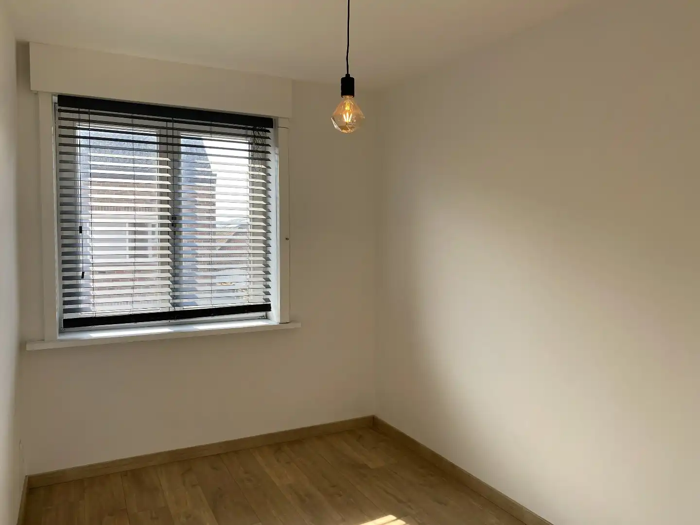 RIJWONING MET 3 SLAAPKAMERS EN TUIN NABIJ HET CENTRUM foto 9