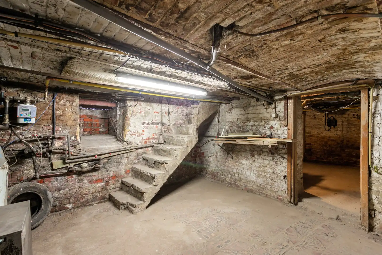 Handelshuis op een gunstige ligging vlakbij het station van Halle foto 18