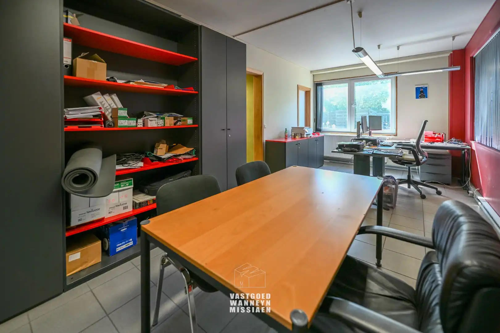 Loods met laadkade, geïntegreerd kantoor en conciërgewoning op 1124 m² foto 18