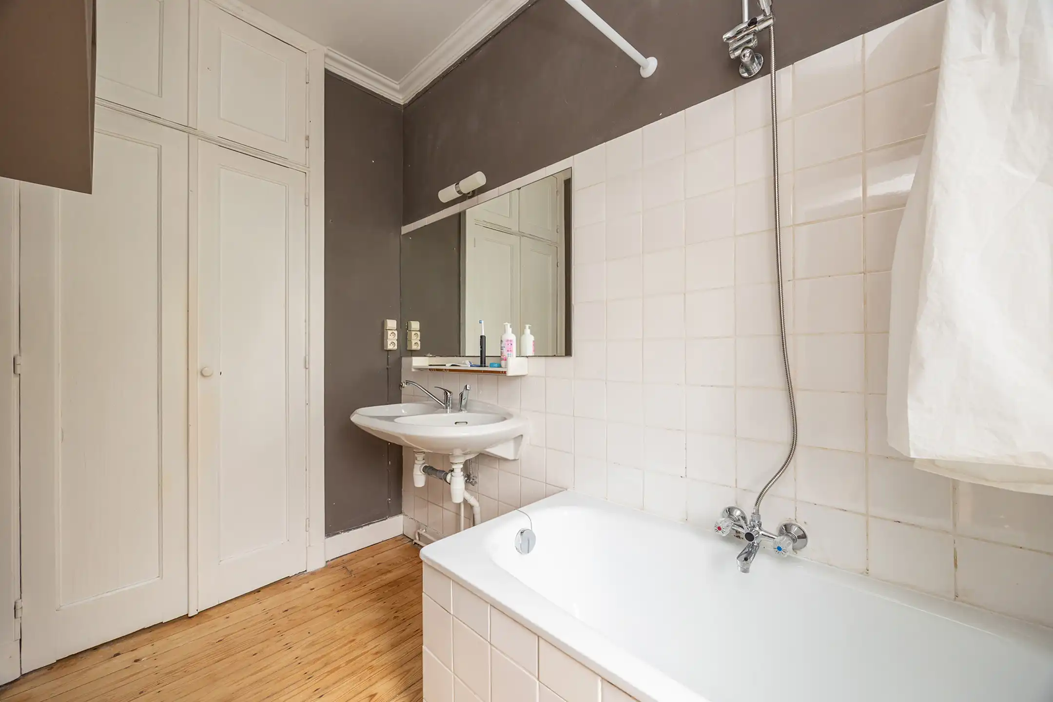 ANTWERPEN PULHOF - Karaktervolle woning met vier slaapkamers foto 9
