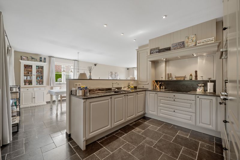 Villa van 319m² in pastorale stijl op 10a16ca foto 9
