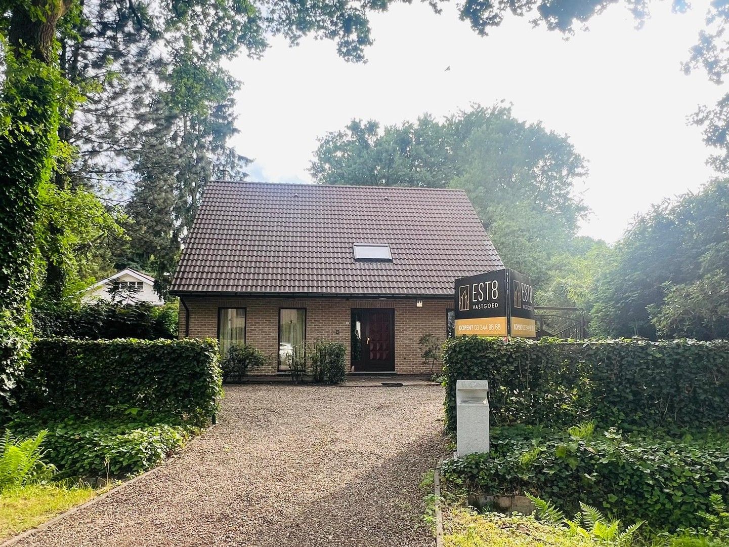 Hoofdfoto van de publicatie: Vrijstaande villa in het groen op een perceel van 3501 m²